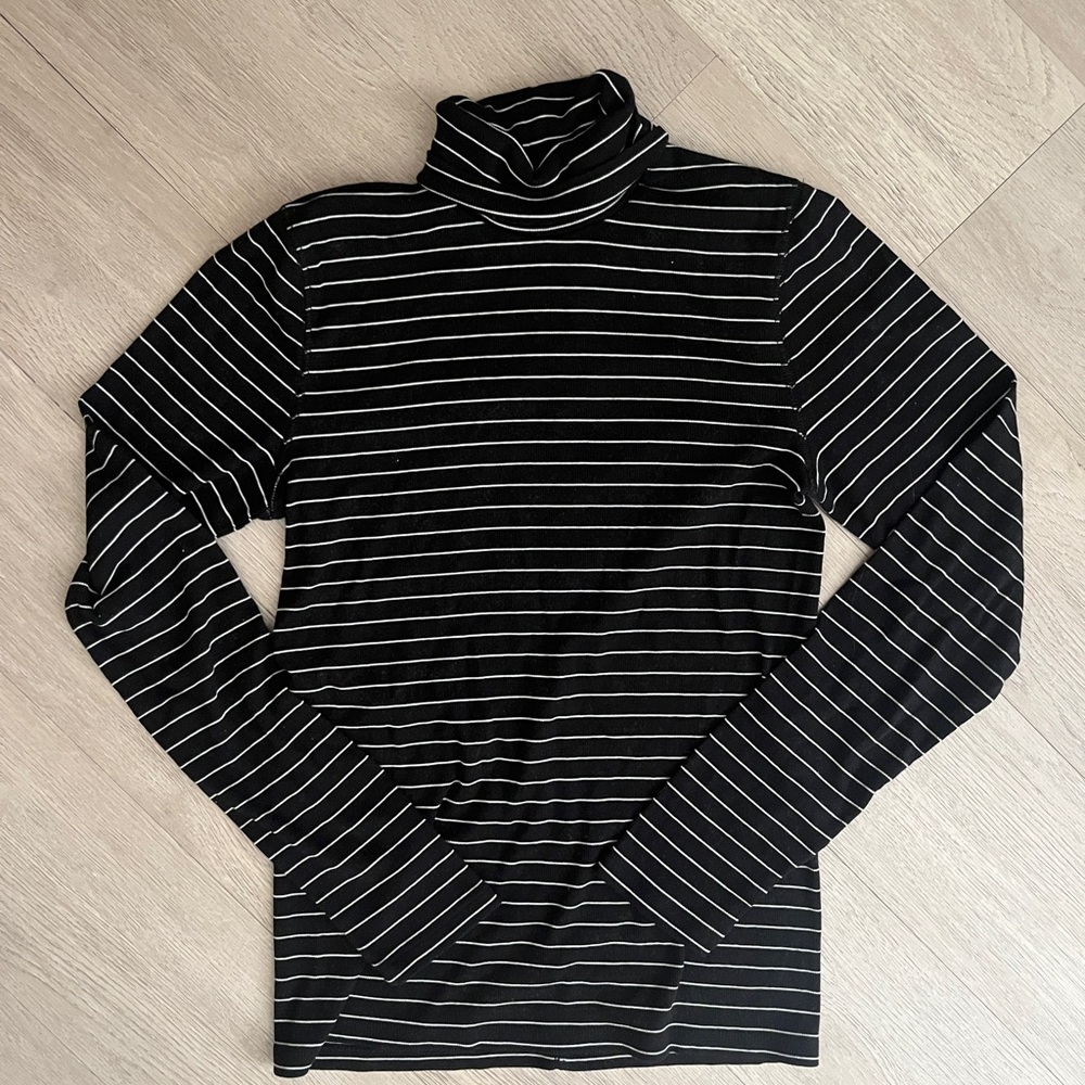 Women’s Everlane Black Striped Turtleneck Long-Sleeved Shirt